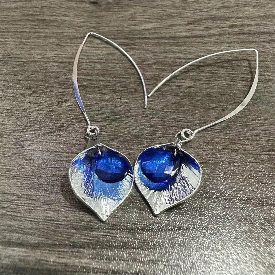 Orecchino artigianale delicato