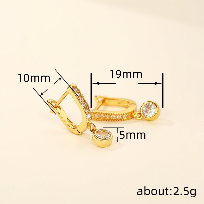 Oro Orecchino bellissimo con stile unico