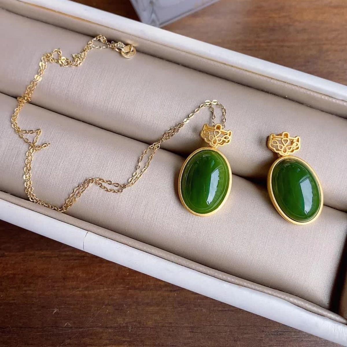 Gioiello artigianale delicato