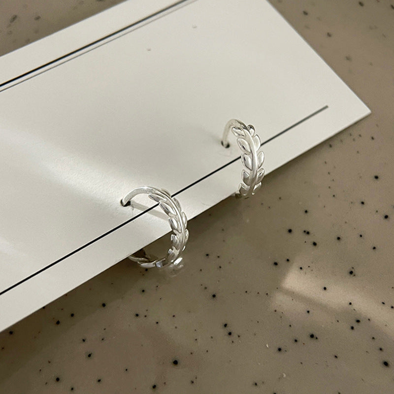 Orecchino artigianale delicato