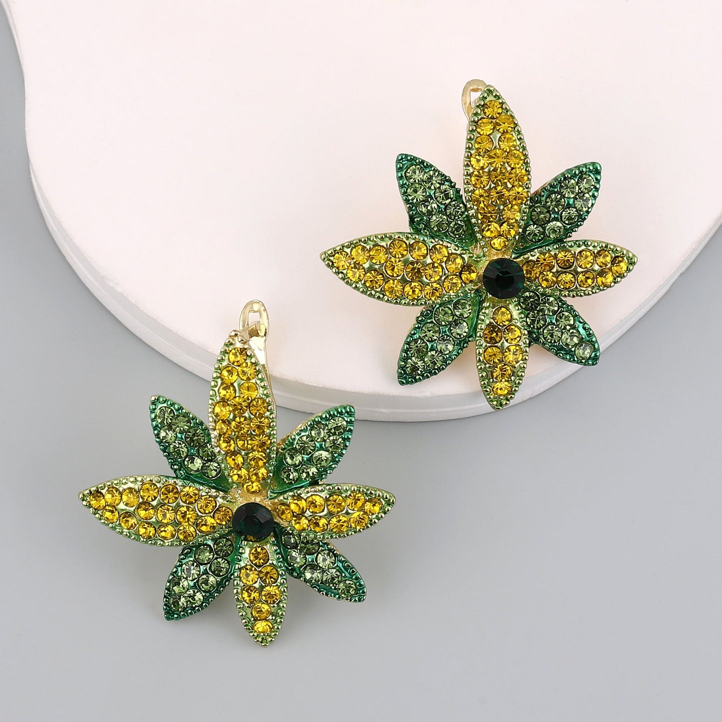 Orecchino bellissimo con stile unico