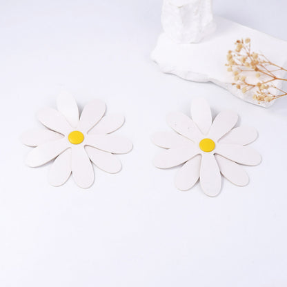 Orecchino artigianale delicato