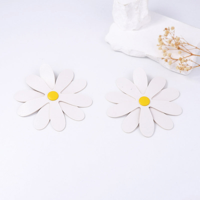 Orecchino artigianale delicato