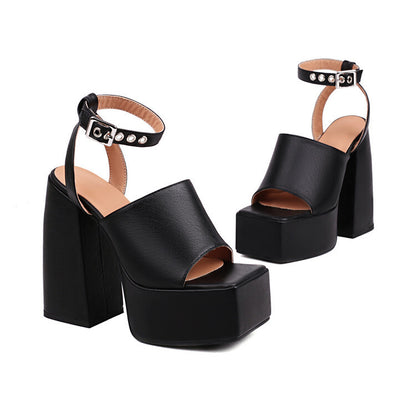 Sandali Ortopediche Aggraziate dal Look Moderno