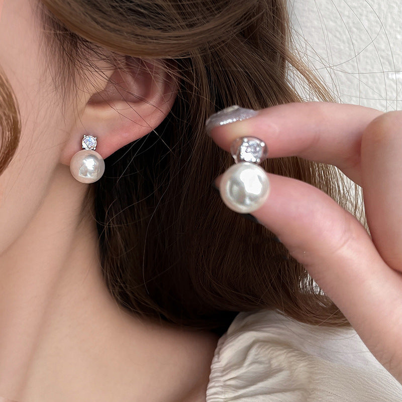 Perla Orecchino classico dal fascino senza tempo