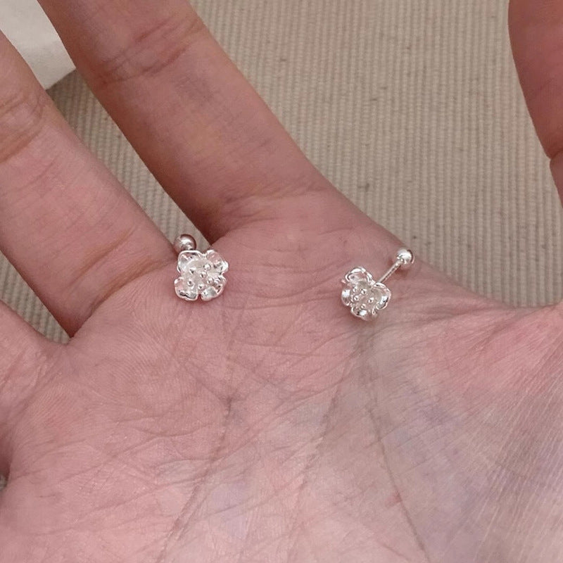 Orecchino artigianale delicato