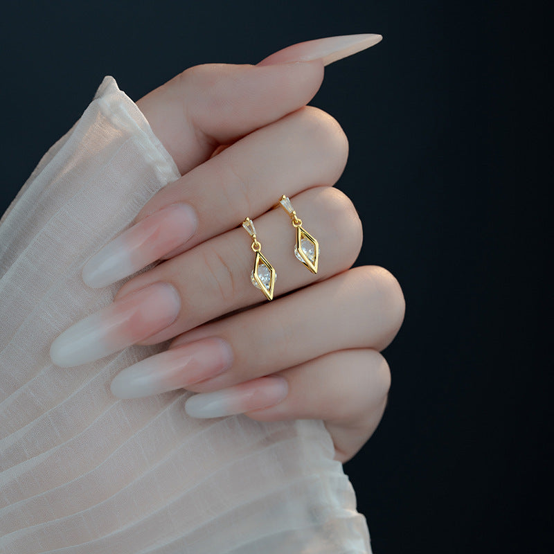 Orecchino stupendo per uso quotidiano