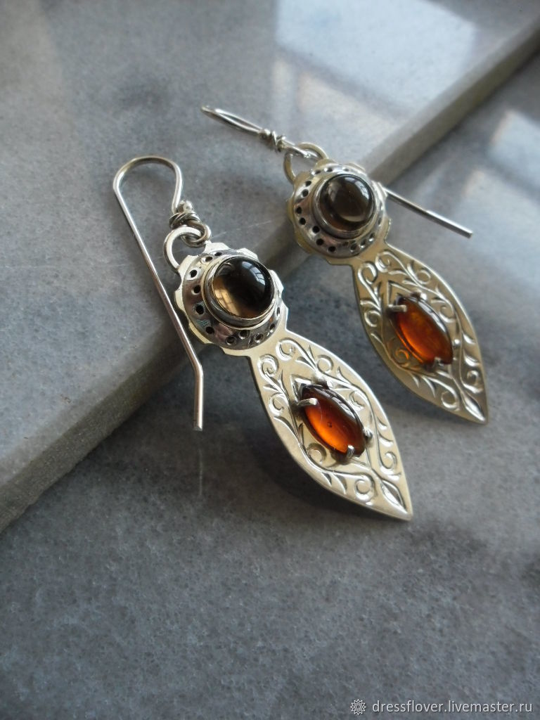 Argento Orecchino bellissimo con stile unico