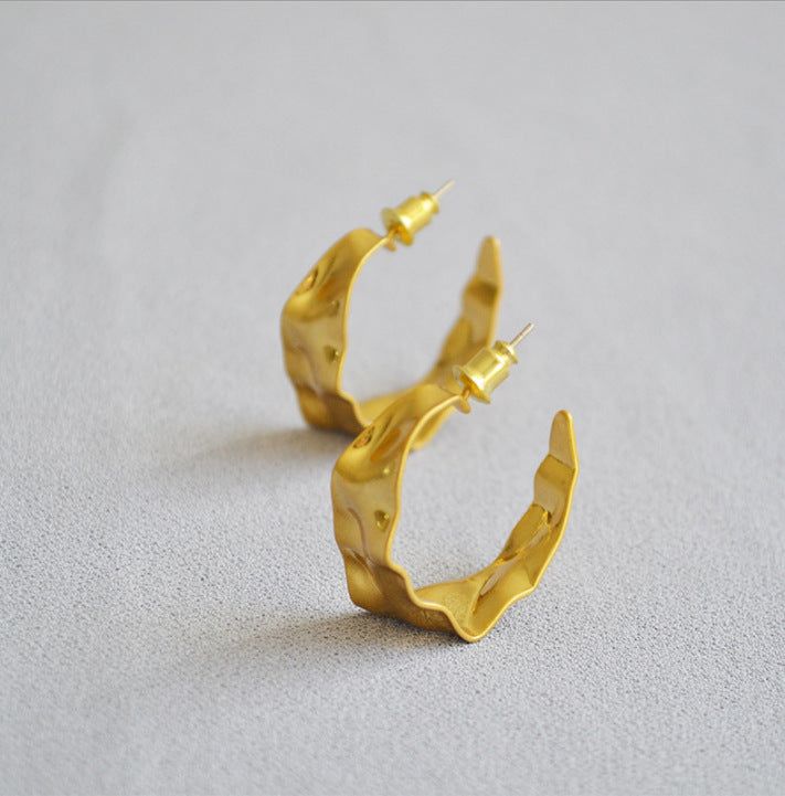 Oro Orecchino bellissimo con stile unico