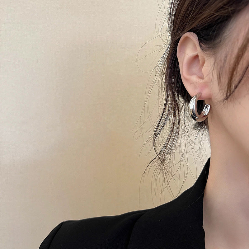 Orecchino artigianale delicato