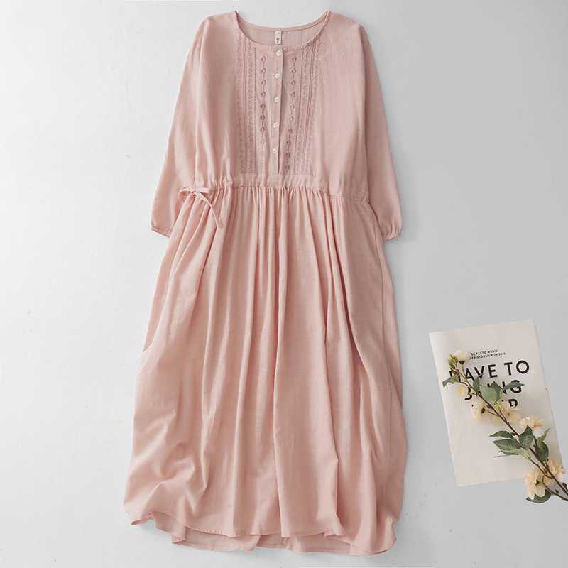 Vestito dal design curato