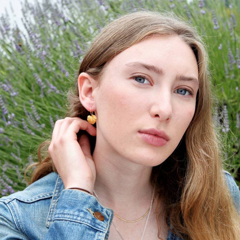 Orecchino artigianale delicato