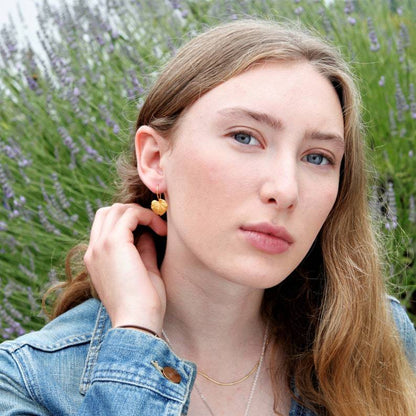 Orecchino artigianale delicato