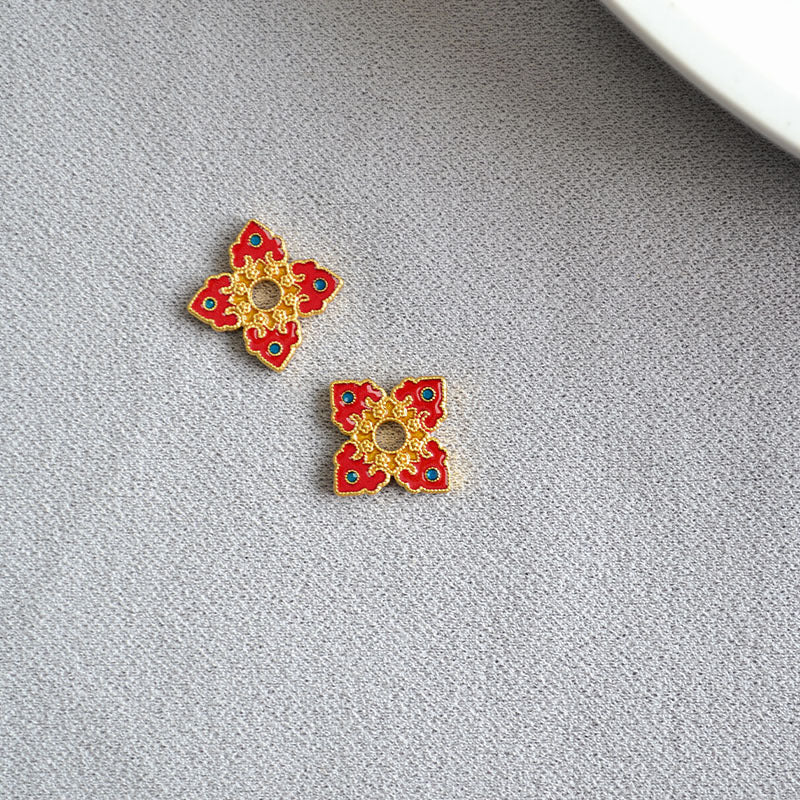 Oro Orecchino artigianale delicato