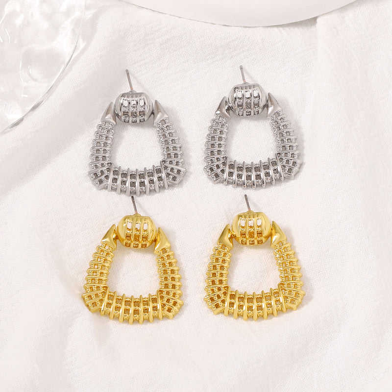 Orecchino classico dal fascino senza tempo