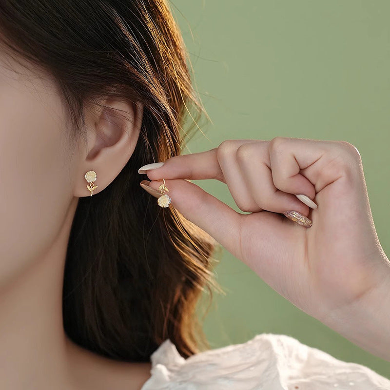 Orecchino artigianale delicato