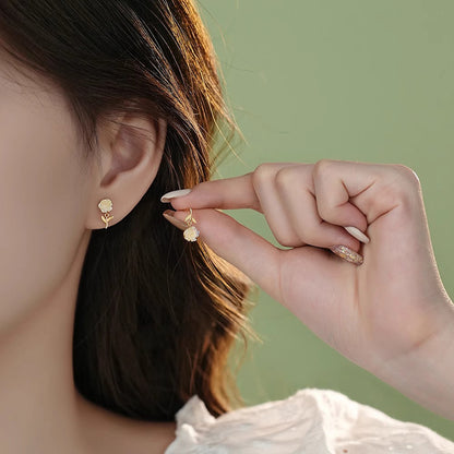 Orecchino artigianale delicato