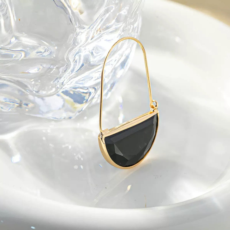 Orecchino artigianale delicato