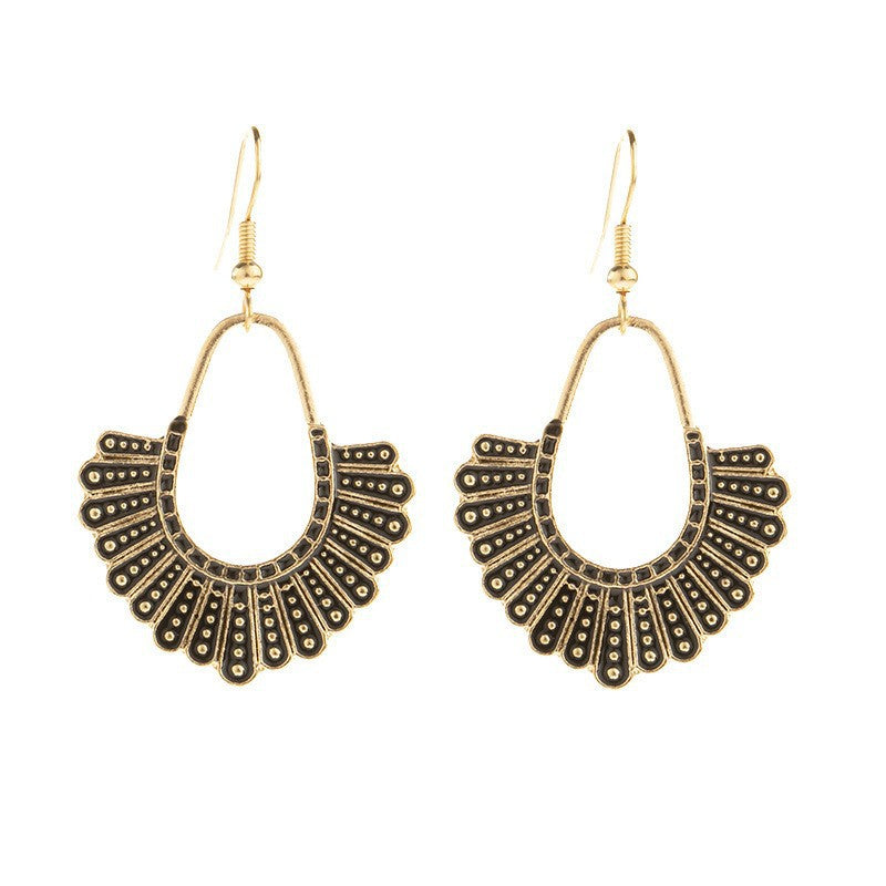 Orecchino artigianale delicato