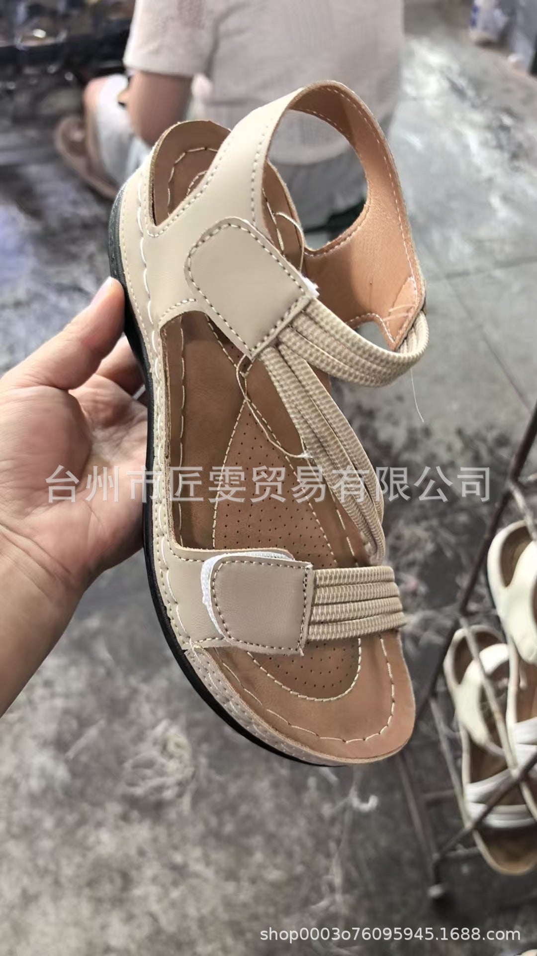 Sandali Ortopediche Aggraziate dal Look Moderno