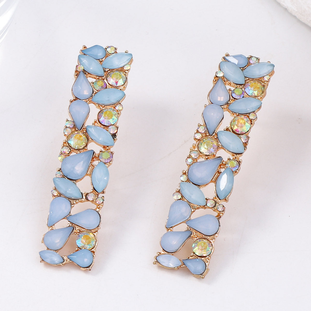 Orecchino artigianale delicato