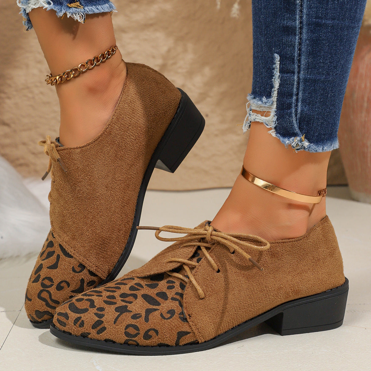 Scarpe Ortopediche Aggraziate dal Look Moderno