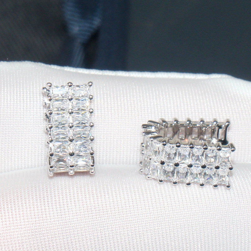 Orecchino artigianale delicato