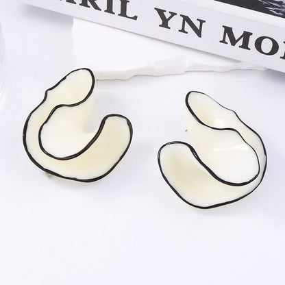 Orecchino artigianale delicato