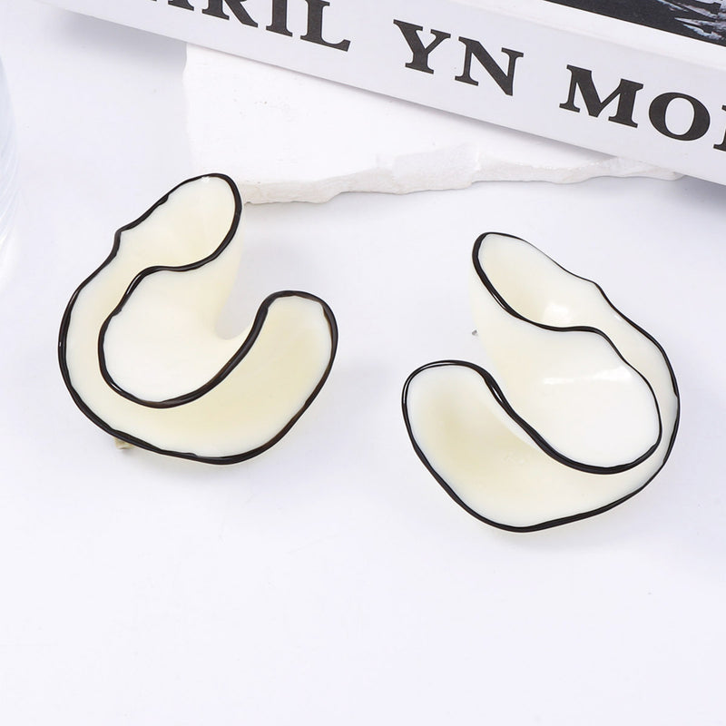 Orecchino artigianale delicato