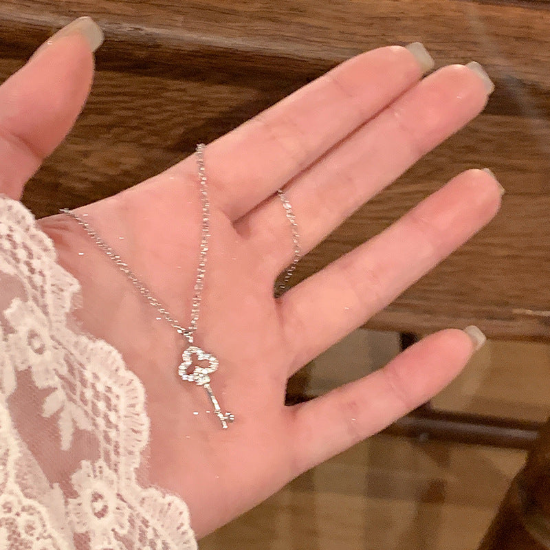 Gioiello artigianale delicato