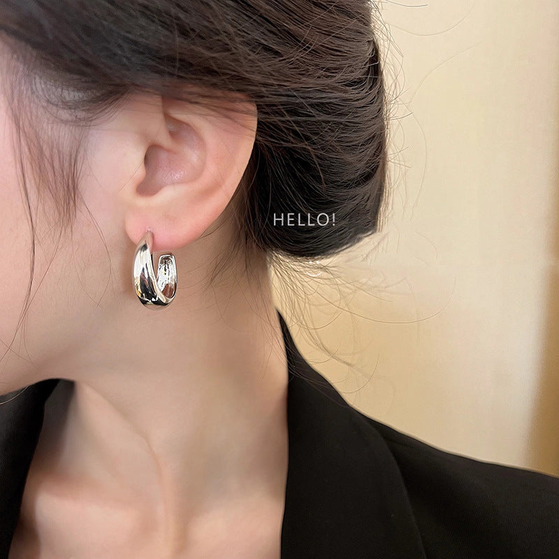 Orecchino artigianale delicato