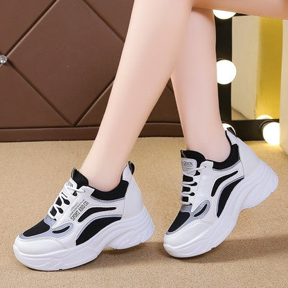 Sneakers Ortopediche Aggraziate dal Look Moderno