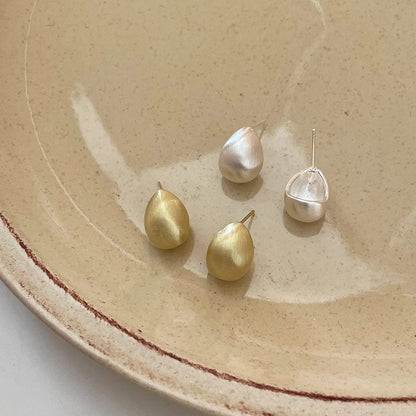 Orecchino artigianale delicato