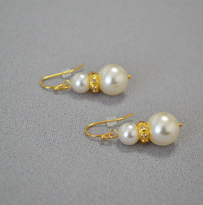 Oro Orecchino bellissimo con stile unico