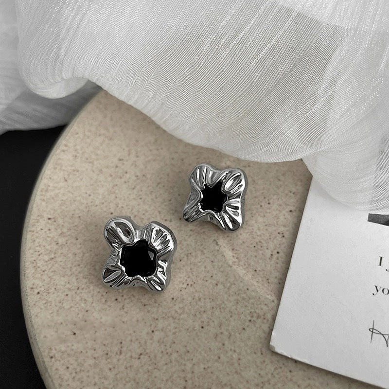 Orecchino artigianale delicato