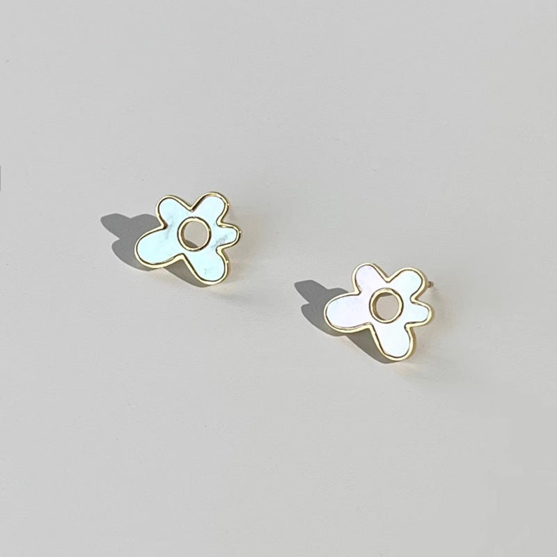 Orecchino artigianale delicato