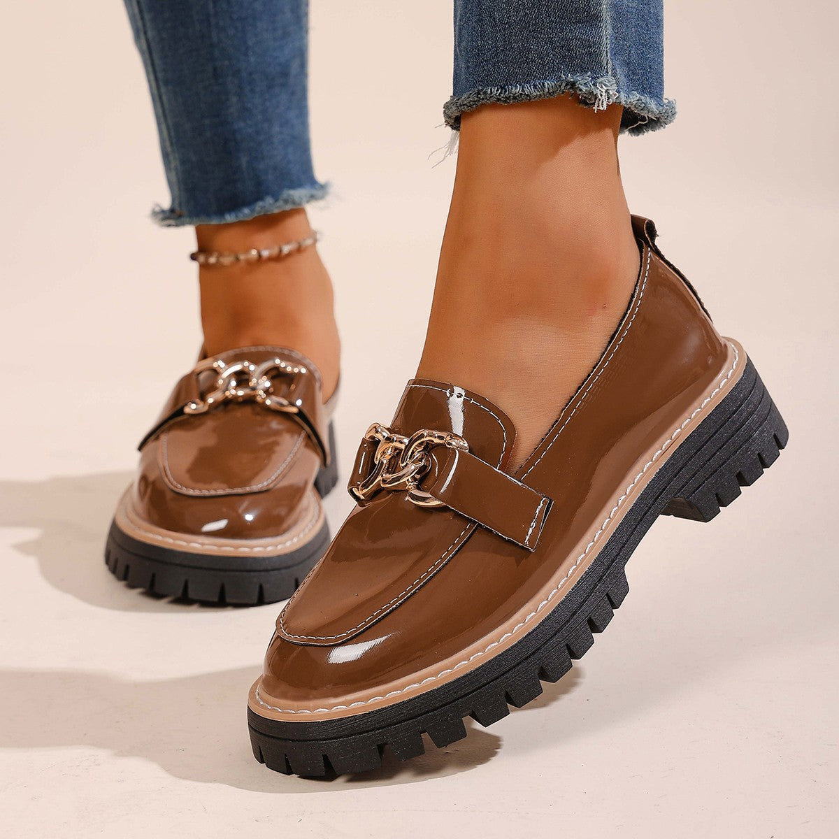 Scarpe Ortopediche Aggraziate dal Look Moderno