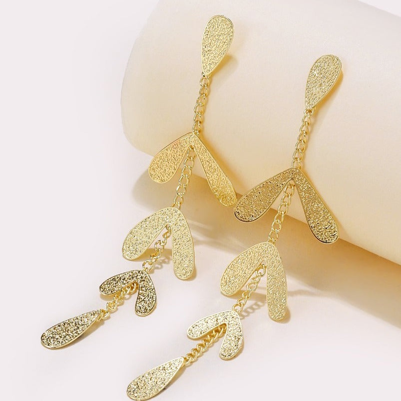 Orecchino artigianale delicato