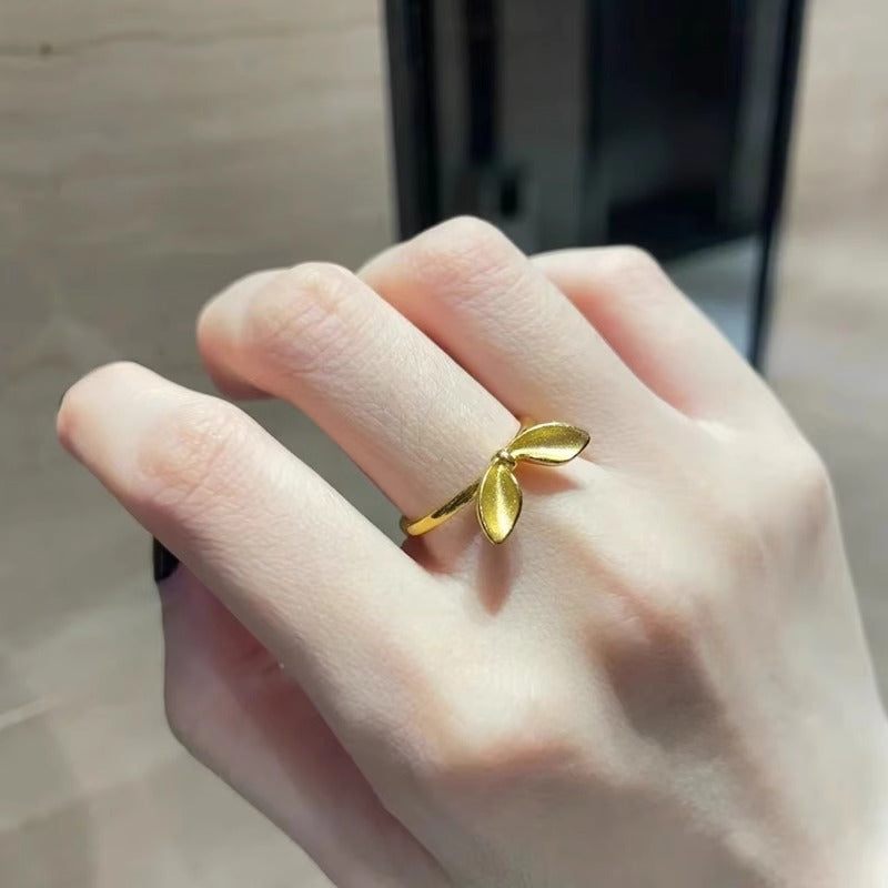 Oro Anello bellissimo con stile unico