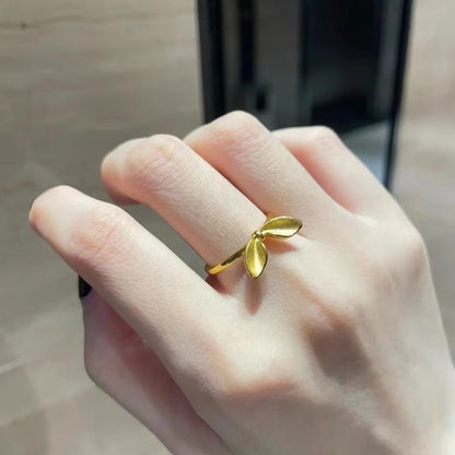 Oro Anello bellissimo con stile unico
