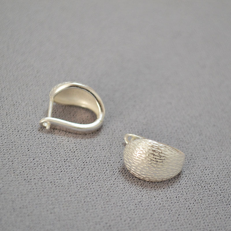 Argento Orecchino artigianale delicato