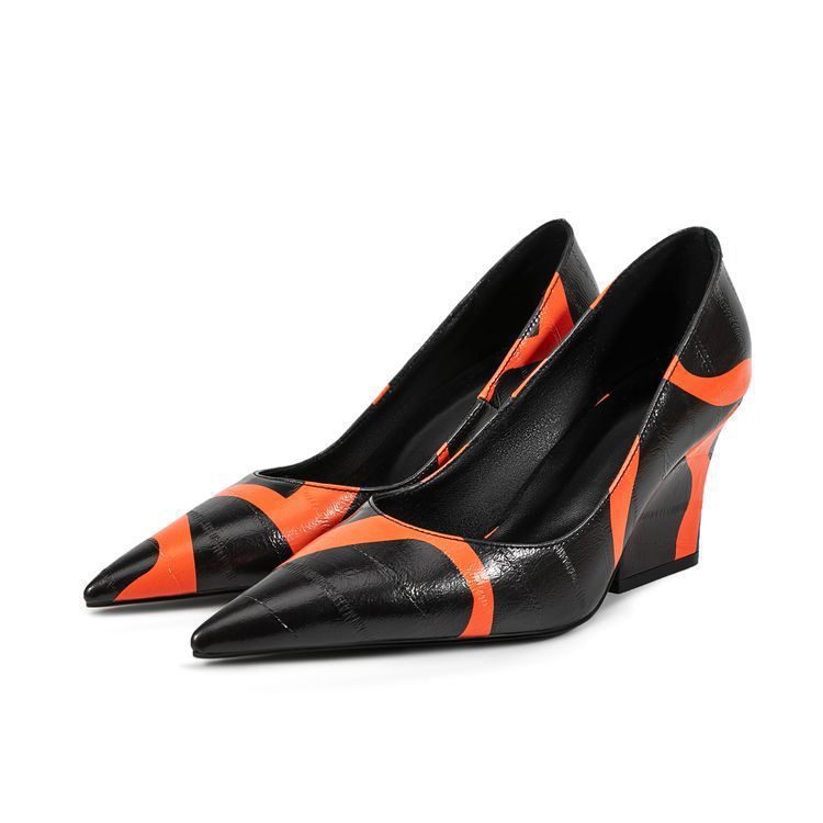 Scarpe Ortopediche Aggraziate dal Look Moderno