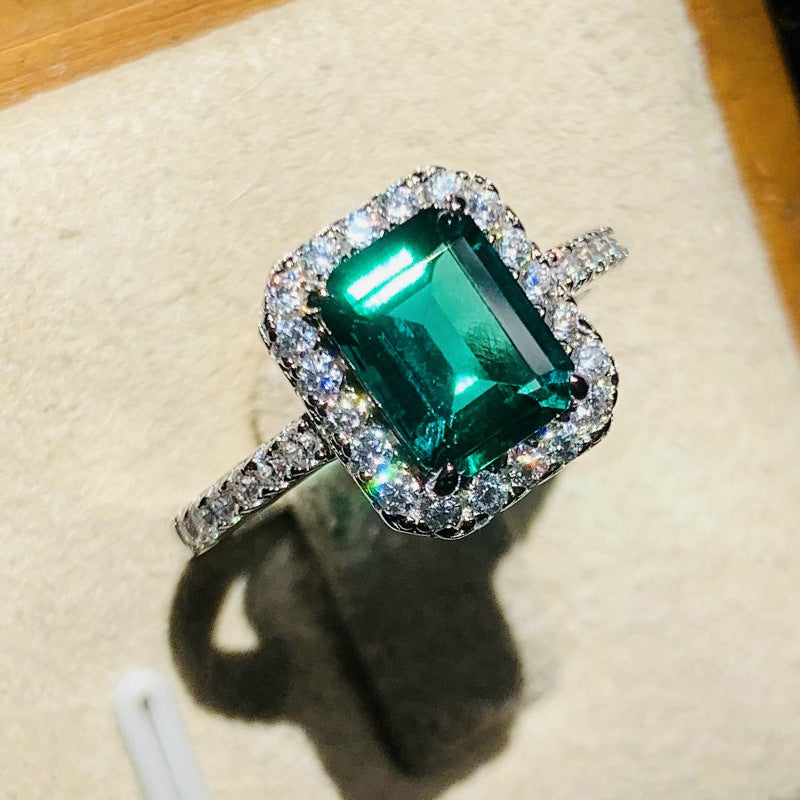 Anello elegante per ogni occasione