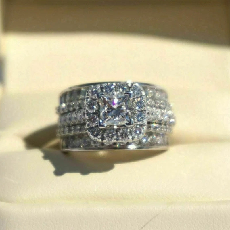 Anello affascinante per ogni occasione