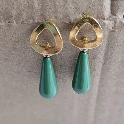 Orecchino classico dal fascino senza tempo