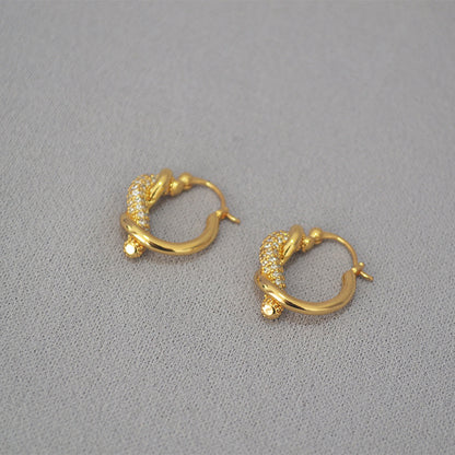 Oro Orecchino bellissimo con stile unico