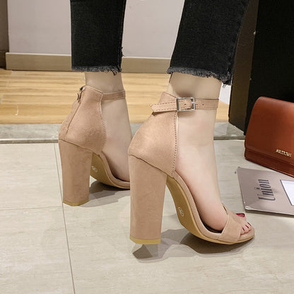 Sandali Ortopediche Aggraziate dal Look Moderno
