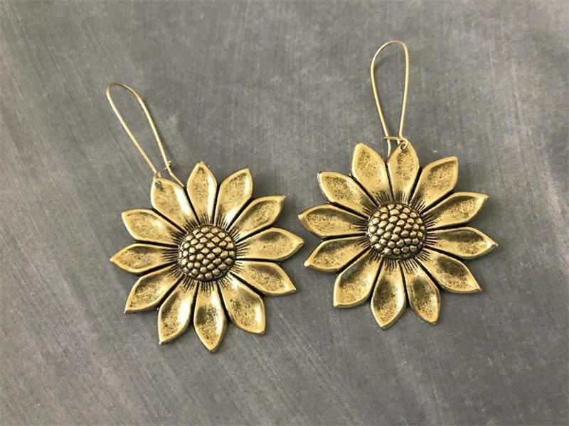 Oro Orecchino classico dal fascino senza tempo