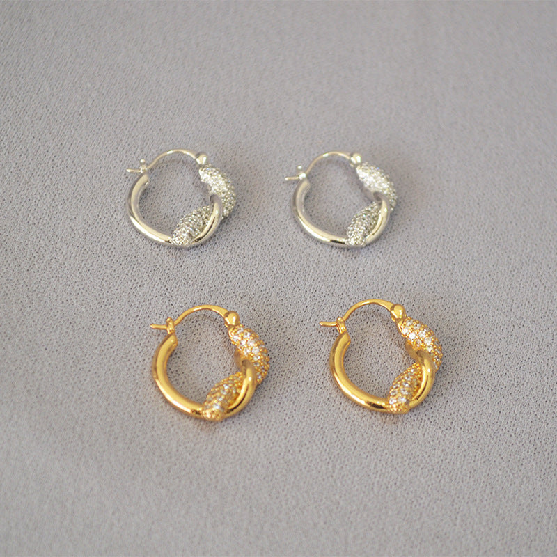 Oro Orecchino bellissimo con stile unico