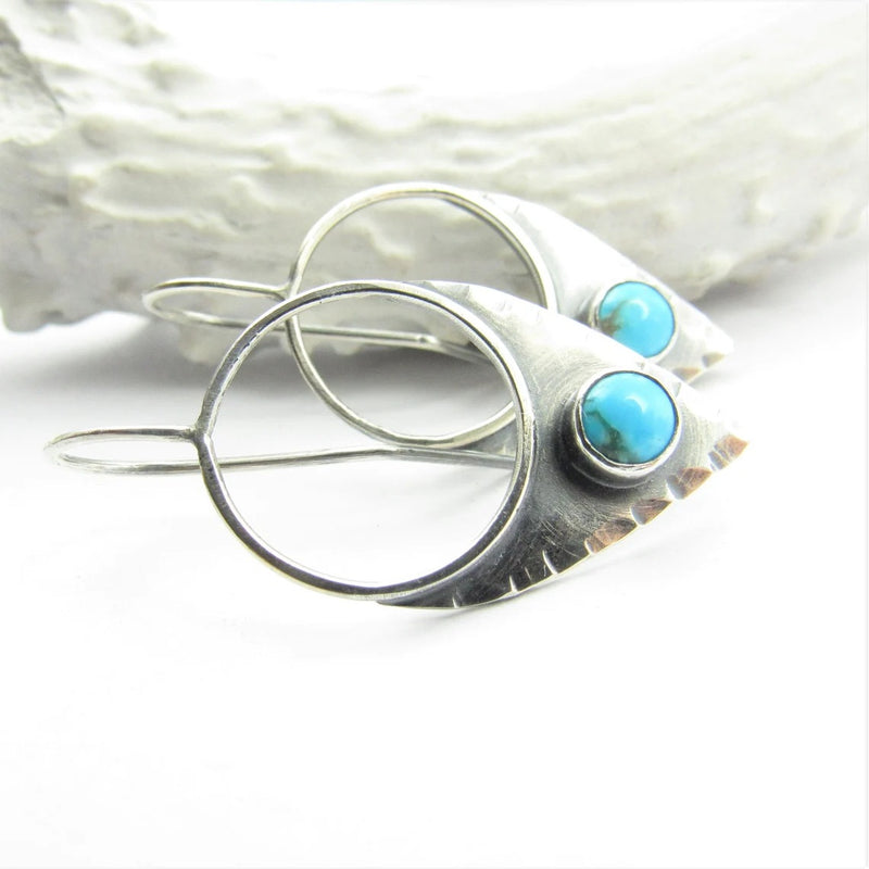 Orecchino classico dal fascino senza tempo